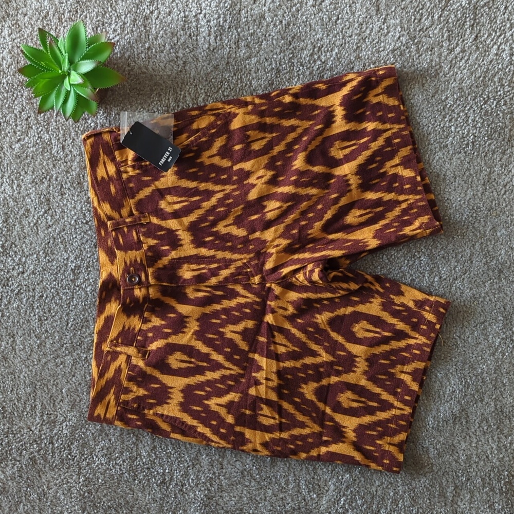 Forever 21: Men's Short Woven Burgundy/Mustard Shorts